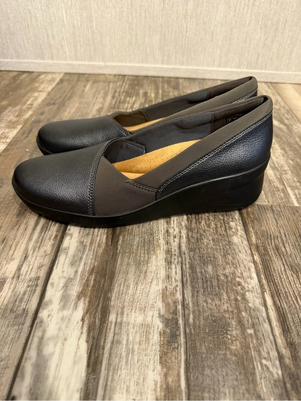 Clarks casual slip